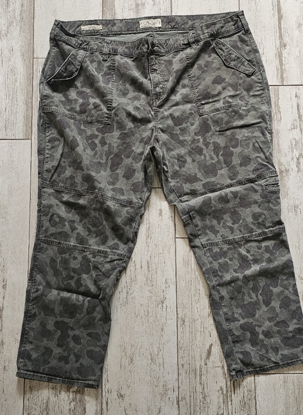 Lucky Brand Women's Green-Gray Camouflage Cargo Pants 24W